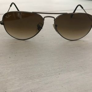 Woman’s aviator ray ban glasses